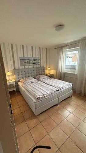 a bedroom with a large bed in a room at Haus Katharina, Balkon mit Meerblick in Lauterbach
