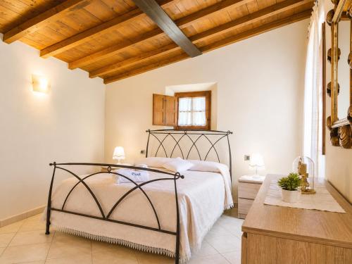 a bedroom with a bed and a wooden ceiling at Sant'Ippolito in Asciano