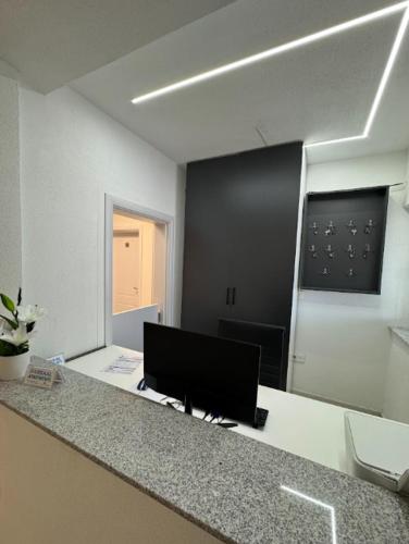 an office with a desk with a computer on a counter at Reaal Apartaments 1 in Mazgit