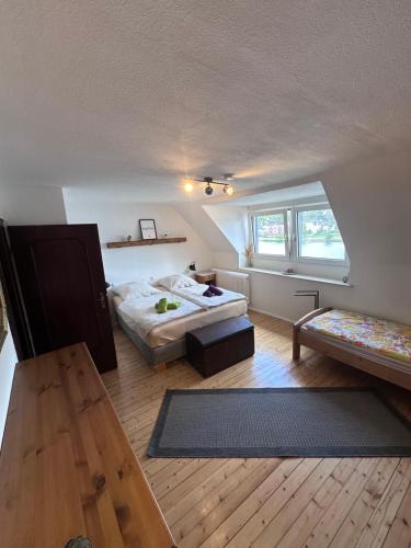 a small room with two beds and a window at Ferienwohnung Moselblick in Alf