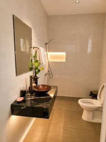 a bathroom with a sink and a toilet at Villa FLC Sầm Sơn SH20 in Sầm Sơn