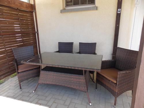 a table and chairs sitting on a patio at Ferienwohnung Mohnblume in Gerswalde