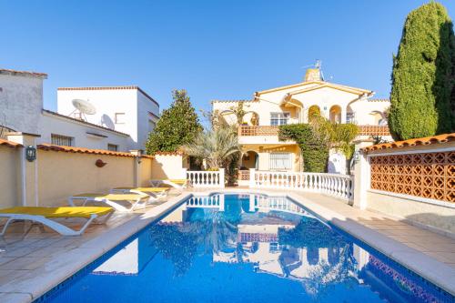 RESIDENCIA ALBERES -Apartamento completo con piscina, barbacoa, parking- D