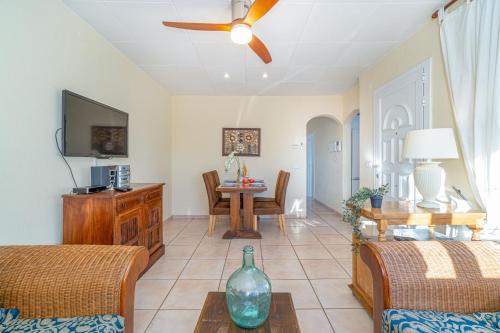 RESIDENCIA ALBERES -Apartamento completo con piscina, barbacoa, parking- D