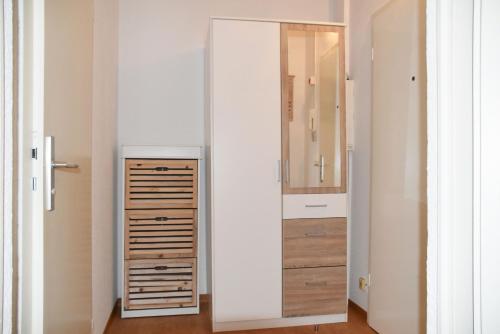 a bathroom with a sink and a mirror at GUWO Gästewohnung Platanenstraße 1 in Guben