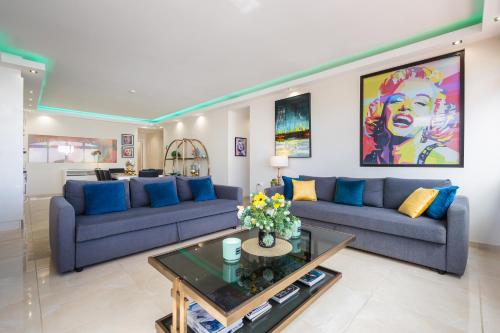 MARBELLA HOME RENTALS - Beachfront Luxury Apartment, 5BR Playas del Duque