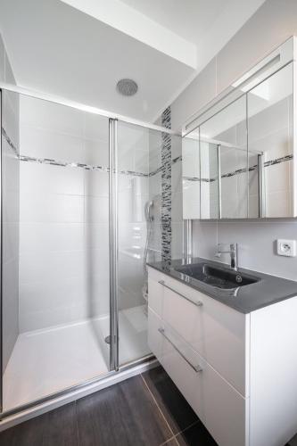 Le Botta, spacieux appartement famillial, centre ville de Menton, jardins Biovès, à 5 minutes de la mer