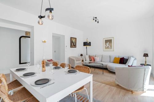 Le Botta, spacieux appartement famillial, centre ville de Menton, jardins Biovès, à 5 minutes de la mer