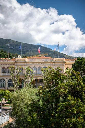 Le Botta, spacieux appartement famillial, centre ville de Menton, jardins Biovès, à 5 minutes de la mer