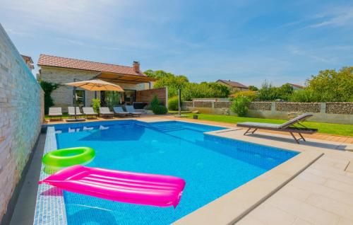 Beautiful Home In Donji Prolozac