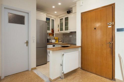 Lovely 1 Bd Apt with Balcony 10 min from Acropolis