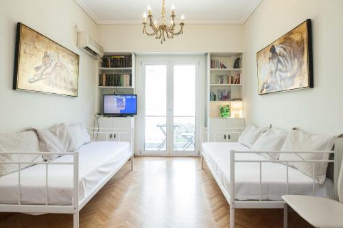 Lovely 1 Bd Apt with Balcony 10 min from Acropolis