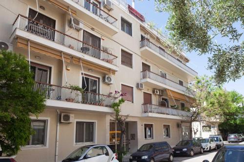 Lovely 1 Bd Apt with Balcony 10 min from Acropolis