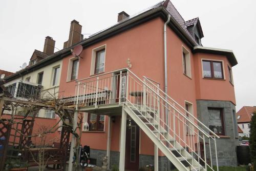 a house with a staircase on the side of it at Ferienwohnung am Technikmuseum in Dessau