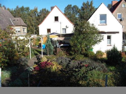 a white house with a garden in front of it at Ferienhaus 2 Bernd in Barth