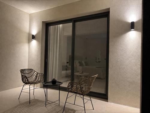Andromahi Apartments & Suites