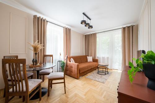 Aleja Waszyngtona Sowinski Apartment by BookingHost