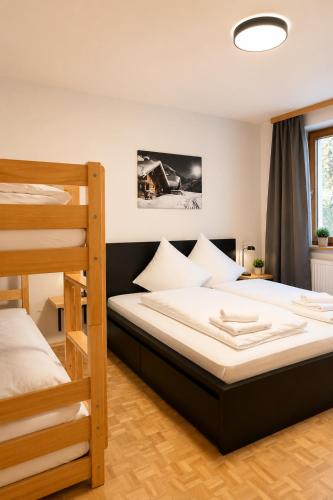 a bedroom with two bunk beds and a window at Appartement zur Gemütlichkeit - Ski Juwel im Alpbachtal in Wörgl