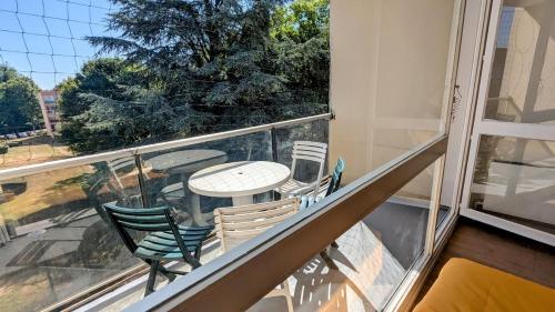 calme, tram à 50m, parking Facile et gratuit