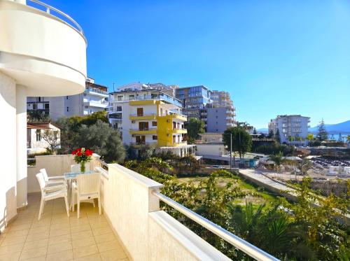 Two Bedroom Apartment With Sea View 100