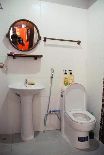 a bathroom with a toilet and a sink at Pak Ping Ing Jai in Ban Mai