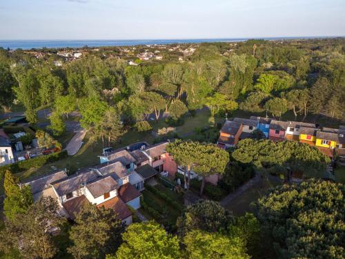 an aerial view of a house in a suburb at Casa 1207 in Caleri