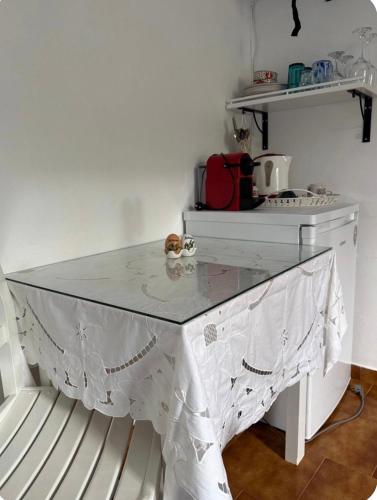 a white table with a white table cloth on it at Μαργαρίτα 1 in Fiskardo