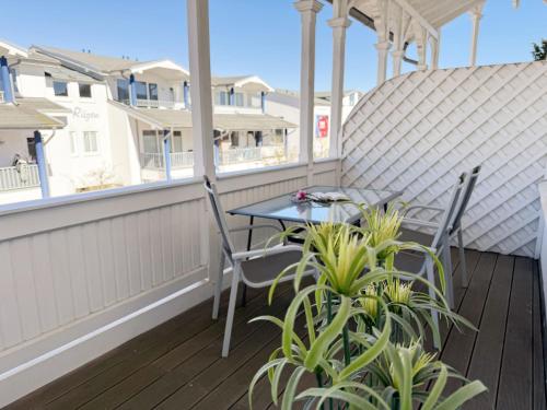 a patio with a table and chairs on a balcony at Villa Minna Whg 06 mit Balkon in Göhren