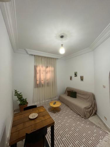 a living room with a bed and a table at Tamezda 4 in Taguermess