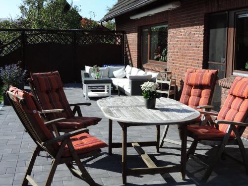 a patio with a table and chairs and a couch at Ferienwohnung Pauly in Niesgrau