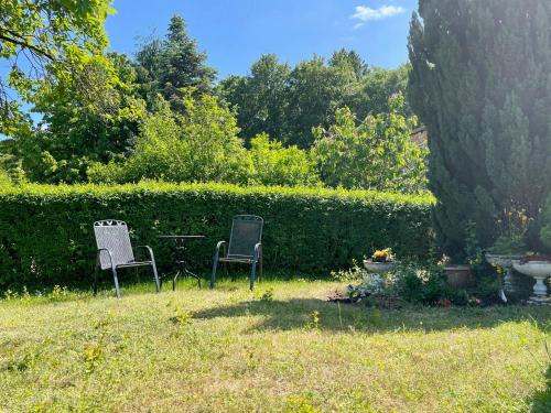 two chairs and a table in a yard at Ferienhaus "Am Flachsee" in Sophienhof