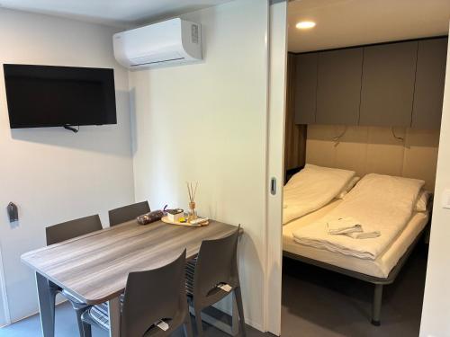 a room with a dining table and a bed at Greilitz 23 in Gailitz