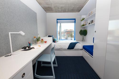 a bedroom with a desk and a bed with a window at Stephen's Quarter - Aparto in Dublin