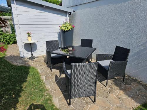 a black table and chairs on a patio at Gittis Ferienwohnung in Greifenberg