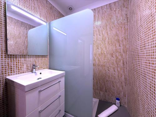 Tropicalidays Playa Las Americas 2BR Apartment