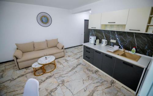 a living room with a couch and a table at Nibiru Sea View in Costinesti