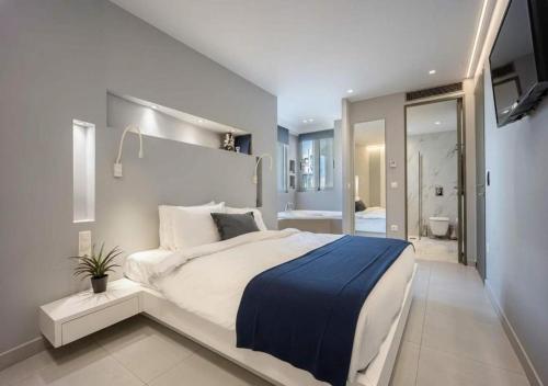 Spacious 2BR in Psirri 2Baths & Acropolis View