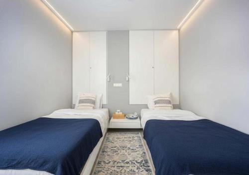 Spacious 2BR in Psirri 2Baths & Acropolis View