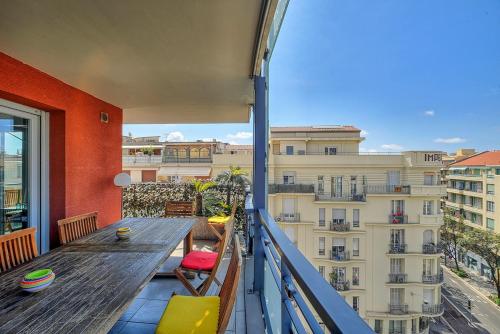 Lovely 4-Bedroom Family Apartment in Central Nice