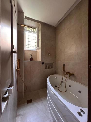 A Dolce Casa Romana Lux Jacuzzi Metro A 2 min