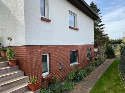a brick house with windows and plants on the side at Wolff, Jürgen in Graal-Müritz