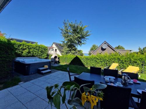 a patio with a table and chairs in a yard at Villa Sole am Fleesensee in Göhren-Lebbin