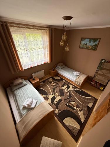 an overhead view of a room with two beds and a rug at Willa u Bociana in Siemianówka