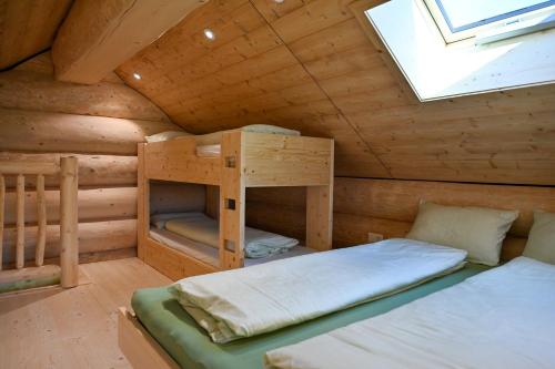 a log cabin with a bunk bed and a window at Mein Refugium Relax Tiny Haus in Unteriberg