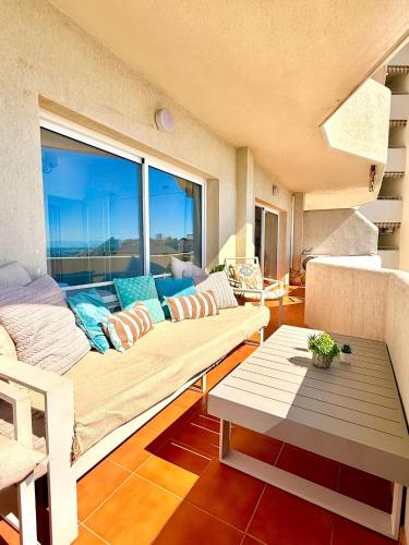 Large Deluxe Front Sea View Apartment Benalbeach