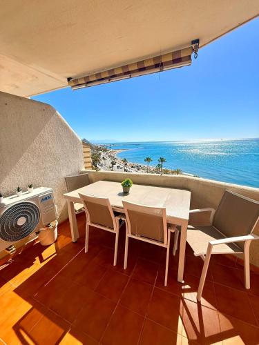 Large Deluxe Front Sea View Apartment Benalbeach