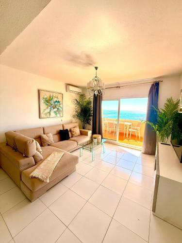 Large Deluxe Front Sea View Apartment Benalbeach