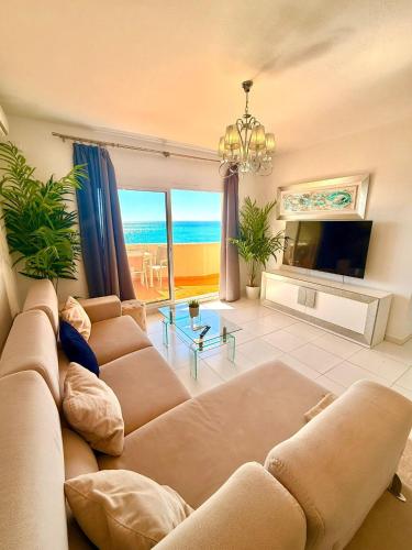 Large Deluxe Front Sea View Apartment Benalbeach