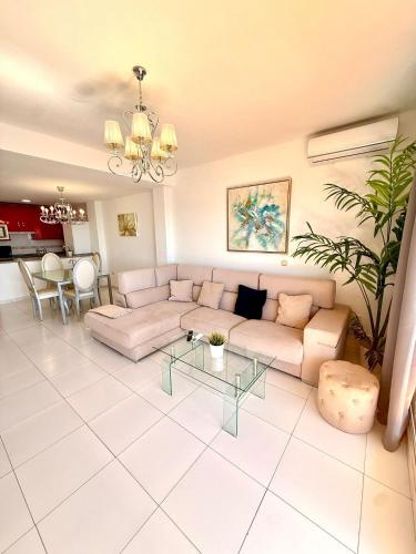 Large Deluxe Front Sea View Apartment Benalbeach