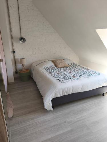 a bedroom with a bed in a room at La maison du 116 in Gravelines
